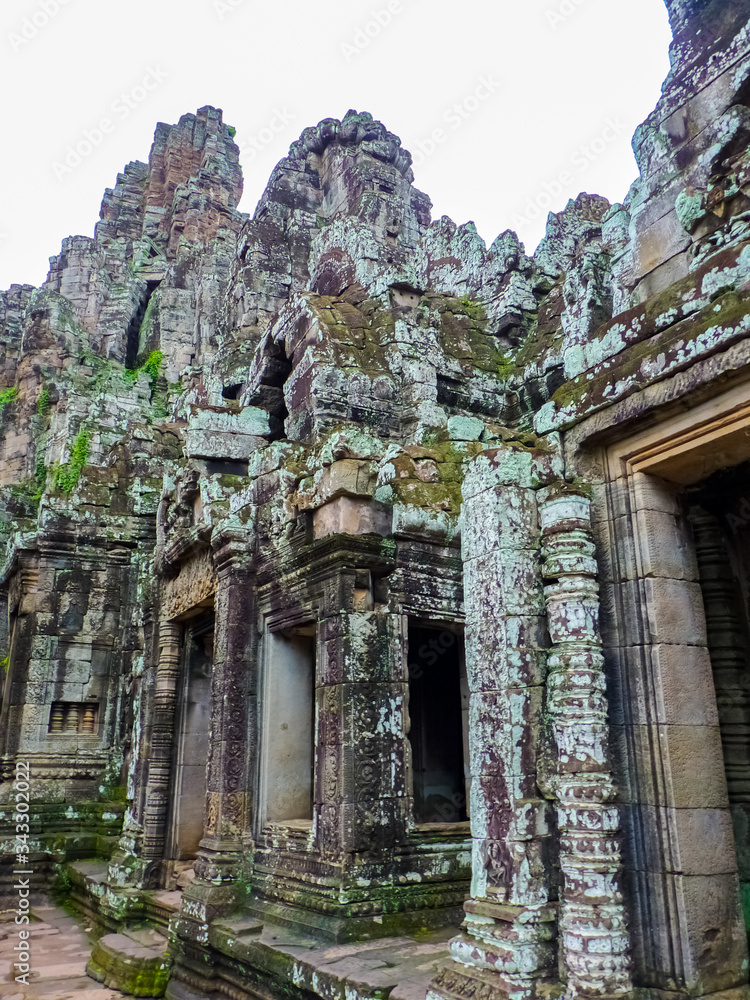 Obraz premium Angkor Thom ruins temple in Siem Reap, Cambodia