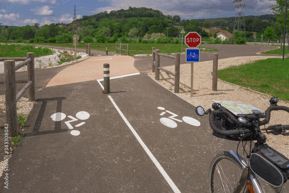 Voyage sur la vélo route Via Rhona. Stock Photo | Adobe Stock