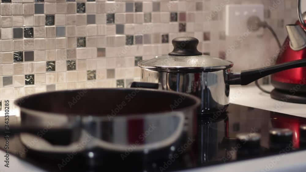 Pot steaming and frying pan cooking Pot steaming and frying pan cooking