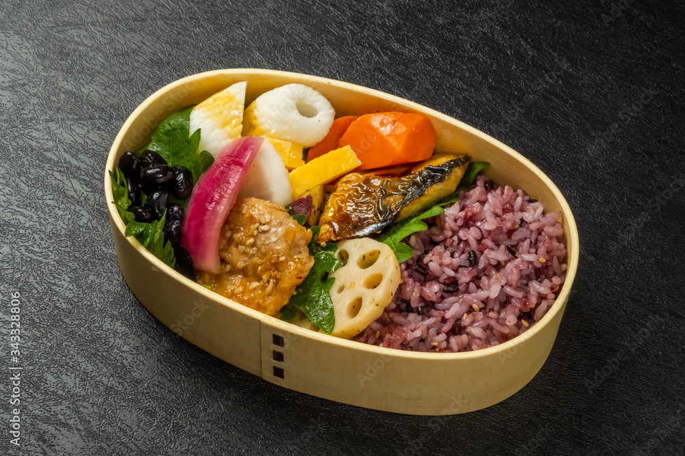 お弁当　Japanese style famous lunch box (bento)