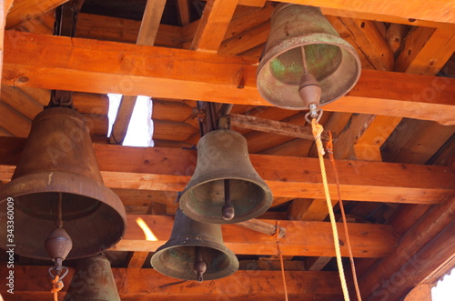 Foto church bells in wooden bell tower