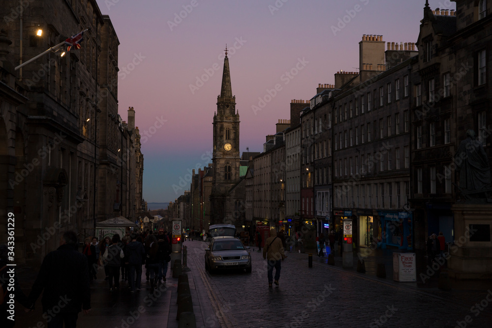 Fototapeta premium Winter in Edinburgh, Short Before Sunse