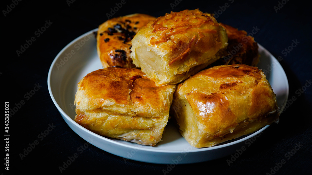 Packed banana bolen and plates.