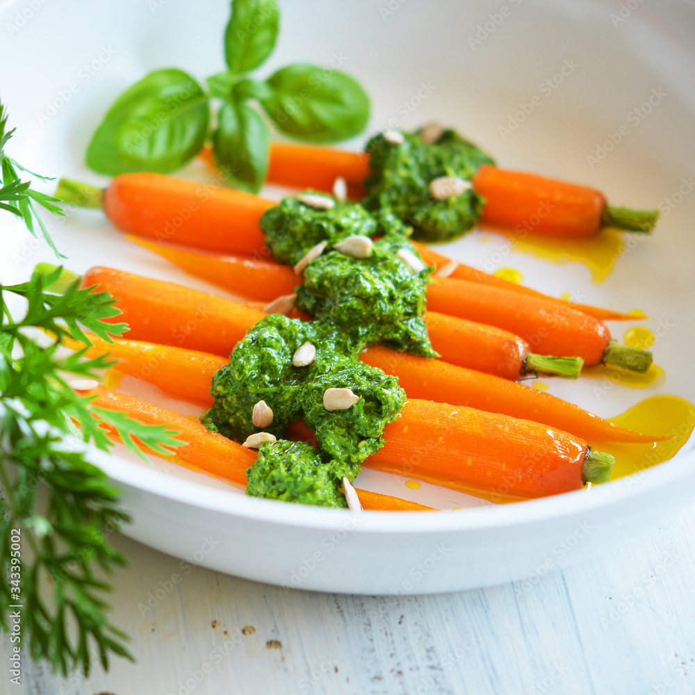 Gebratene Karotten mit Pesto Gebratene Karotten mit Pesto
