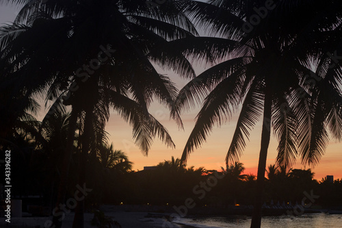 Atardecer Playa de Akumal  Quintana Roo. M  xico.