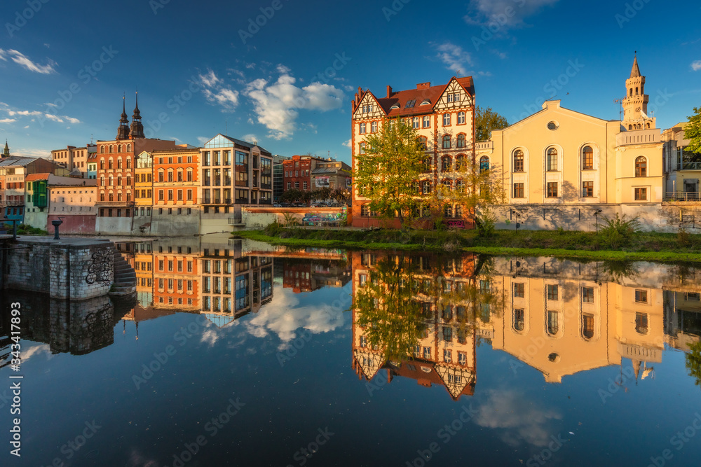 Obraz Spring view of city Opole in Silesia in Poland. Historical old town in gold light.