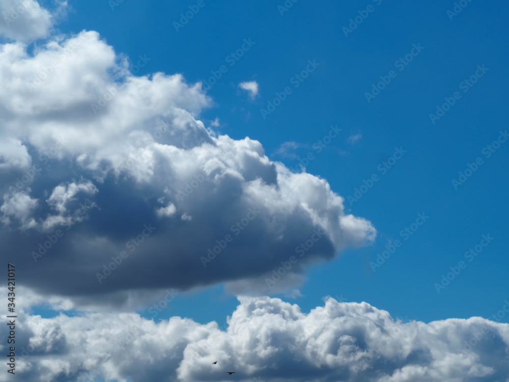 Obraz premium blue sky and structural clouds