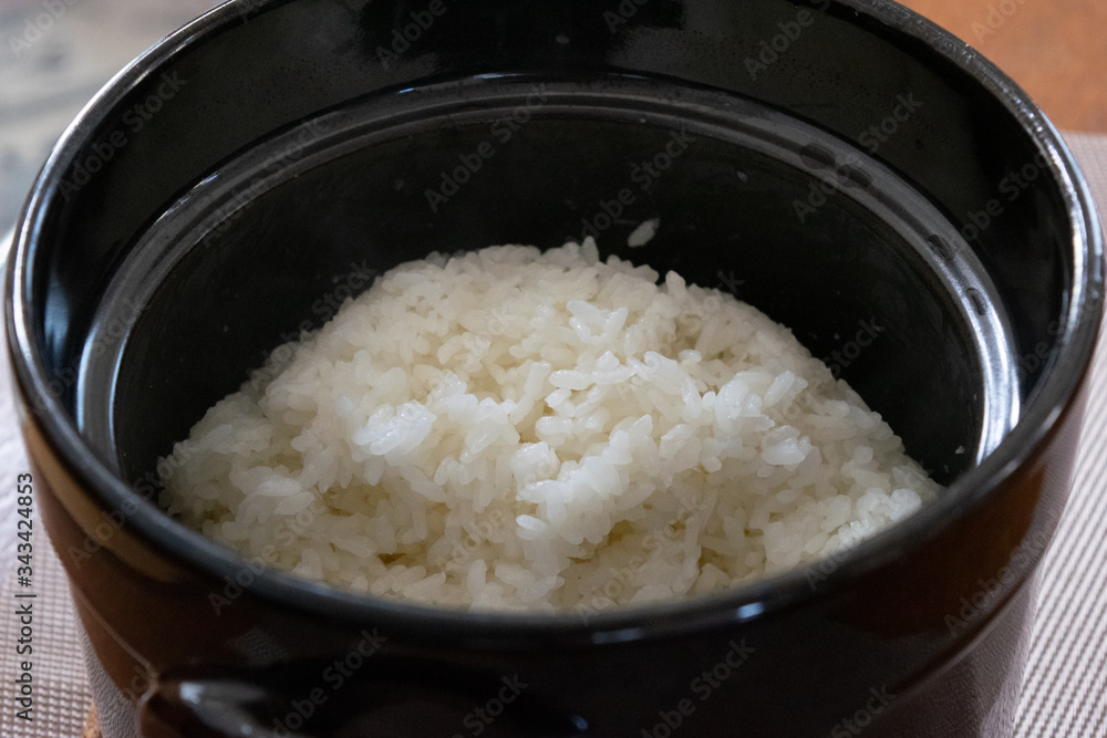 炊きたてのごはん　土鍋で炊く白米