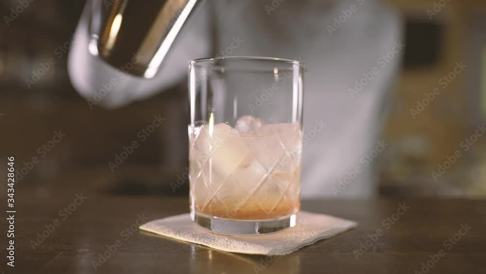 HD UHD 25p ProRes HQ 422,bartender is preparing cocktails, bar counter, night disco, alcohol HD UHD 25p ProRes HQ 422,bartender is preparing cocktails, bar counter, night disco, alcohol