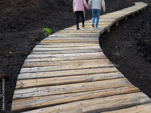 Couple walking by wooden footpath © Otrammarieta