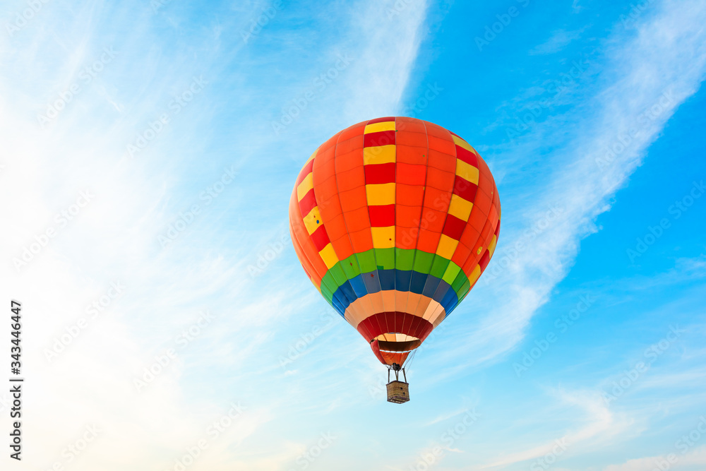 Naklejka premium Hot air balloon floating in the sky.