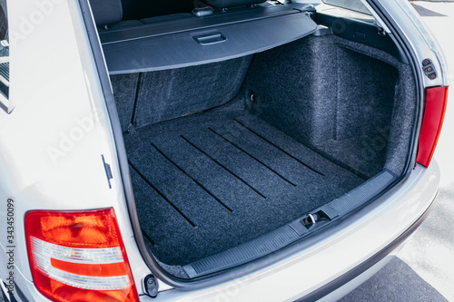Konstfotografi Empty trunk of the silver car