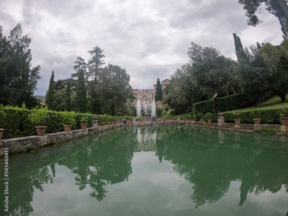 Fototapeta premium lake near a palace with a reflection
