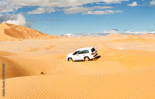 Offroad Jeep safari in the Omani Rub al-Chali Desert © HandmadePictures