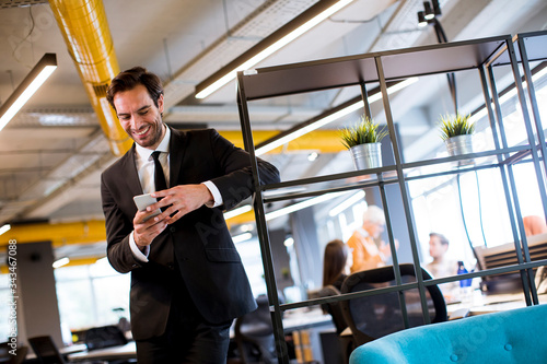 Young businessman wearing b...