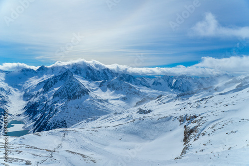 Fototapeta Naklejka Na Ścianę i Meble -  ski Snowy and rocky peaks of the Austrian Alps