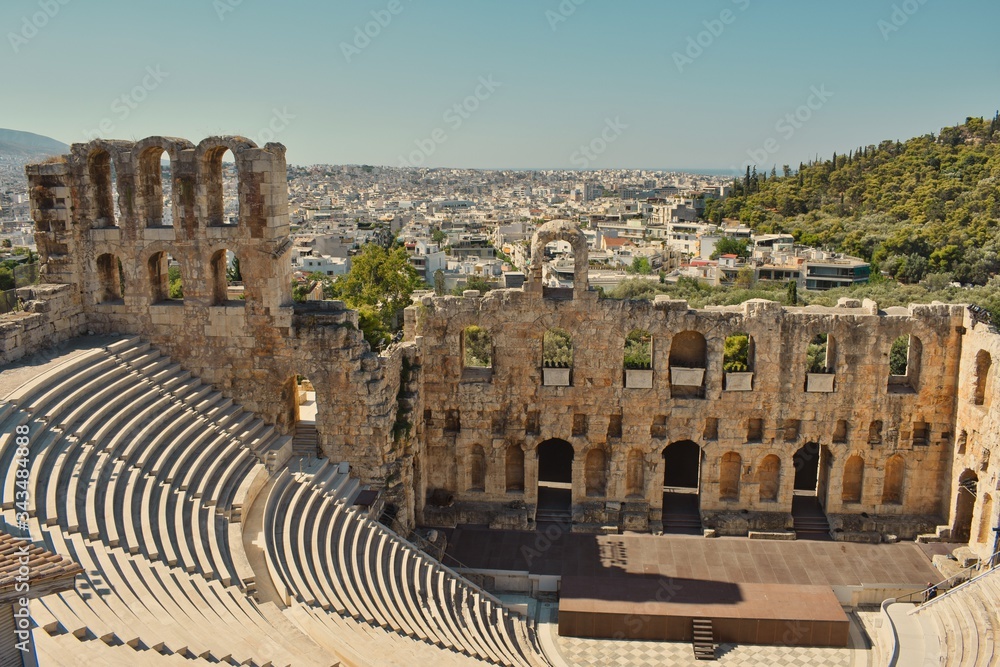 Vista panorámica del Odeón de Herodes Ático, Atenas, Grecia.