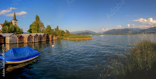 Panorama Zürichsee mit Boot und Steg