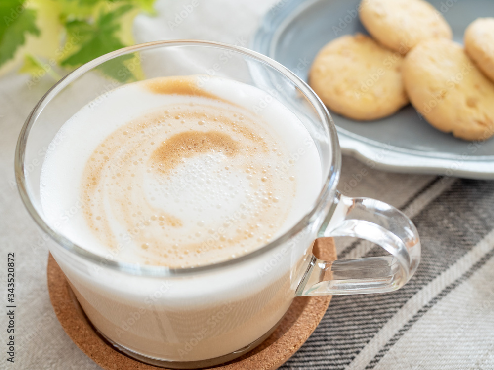 カフェラテとクッキー カフェラテとクッキー