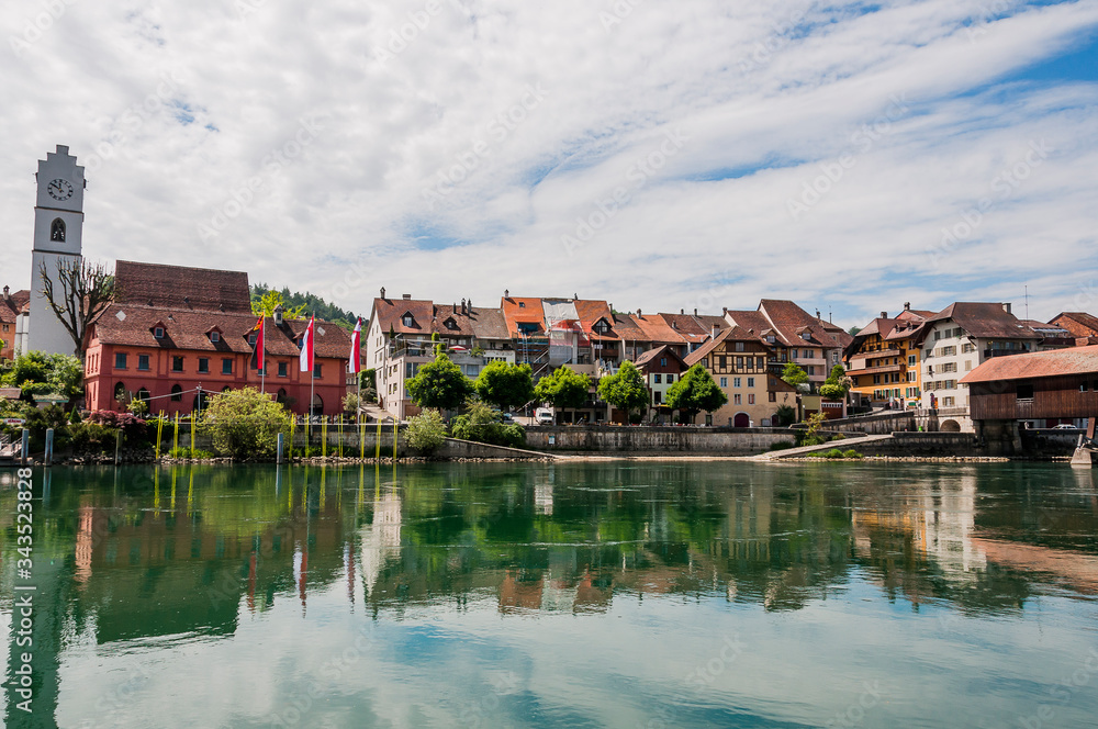 Büren, Büren an der Aare, Stadtkirche, Sankt Katharinen, Kirche, Aare, Fluss, Stadt, Altstadt, historische Häuser, Uferweg, Schifffahrt, Seeland, Kanton Bern, Frühling, Sommer, Schweiz Büren, Büren an der Aare, Stadtkirche, Sankt Katharinen, Kirche, Aare, Fluss, Stadt, Altstadt, historische Häuser, Uferweg, Schifffahrt, Seeland, Kanton Bern, Frühling, Sommer, Schweiz
