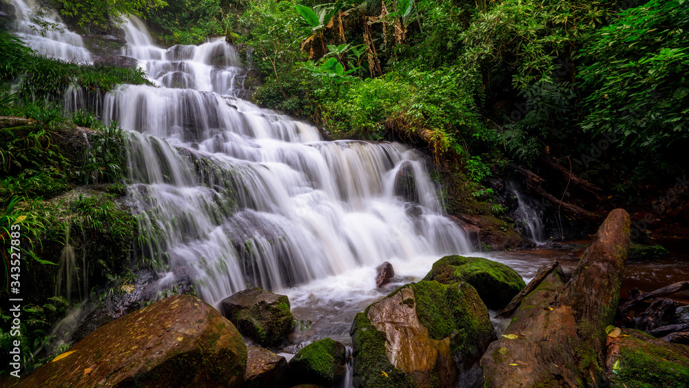 Fototapeta premium Man Daeng waterfall in phu hin rong kla national park, Phitsanulok, Thailand.