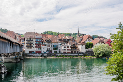 Büren, Büren an der Aare, Holzbrücke, Brücke, Aare, Fluss, Stedtli, Reiben, Stadt, Altstadt, historische Häuser, Uferweg, Schifffahrt, Seeland, Kanton Bern, Frühling, Sommer, Schweiz