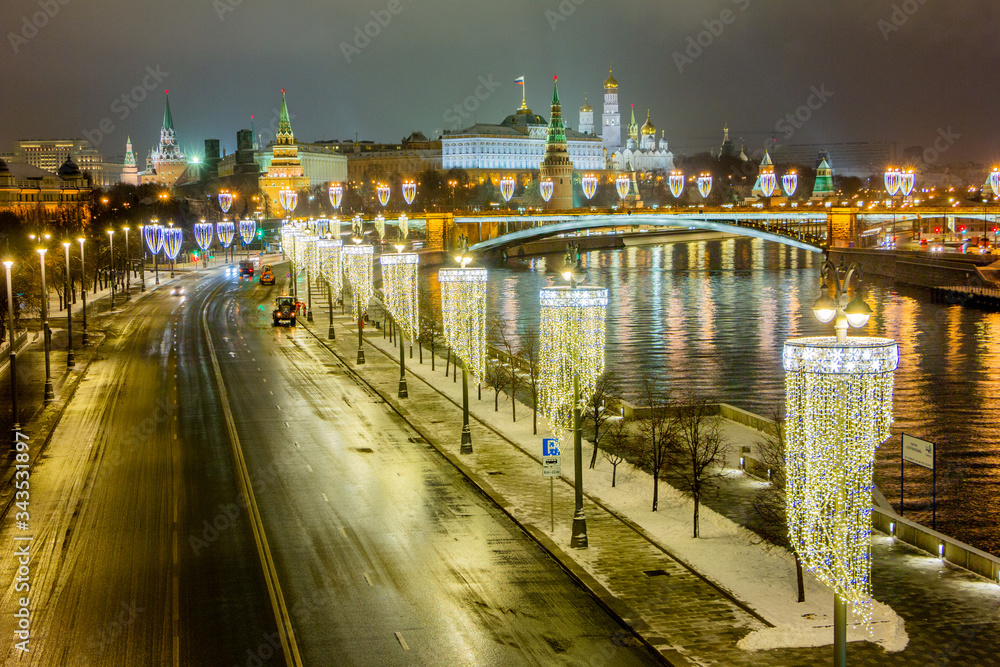 Obraz premium Russia Moscow. View of the night city. The Kremlin of the Russian Federation is illuminated by lights.