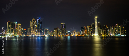 Downtown Skyline Panama-City Nachts mit Spiegelung, Großstadt, Poster Vorlage © Angelika Beck