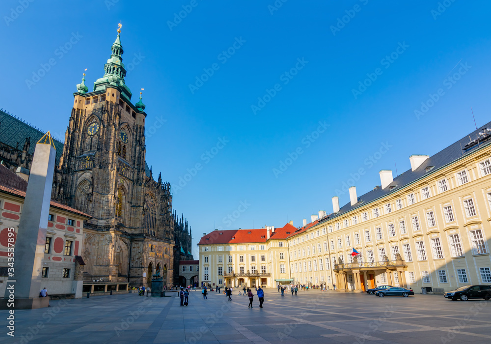 Fototapeta premium St. Vitus Cathedral and old Royal palace in Prague Castle, Czech Republic