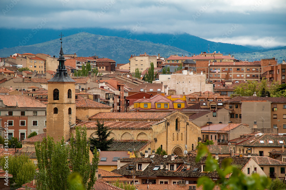 Panoramic of the buildings of Segovia, with the mountain in the background