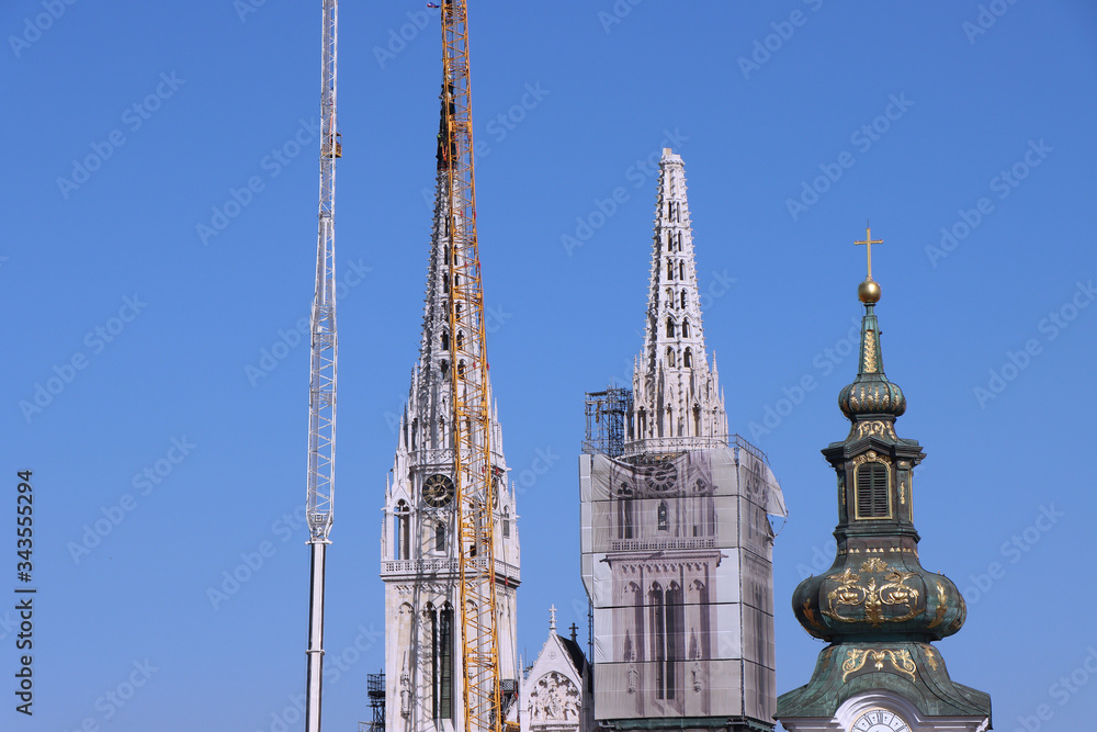Obraz premium Removal part of the left tower of Zagreb Cathedral, damaged in the earthquake of March 22. 2020. The right tower itself collapsed.