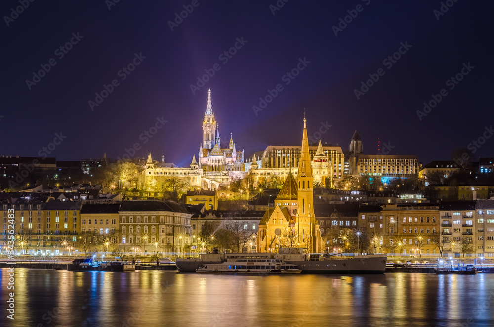 Obraz premium Budapest by night from danube river, Hungary.