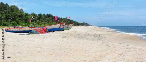 Fototapeta Naklejka Na Ścianę i Meble -  Tropical white sand beach of mararikulam, Kerala, India