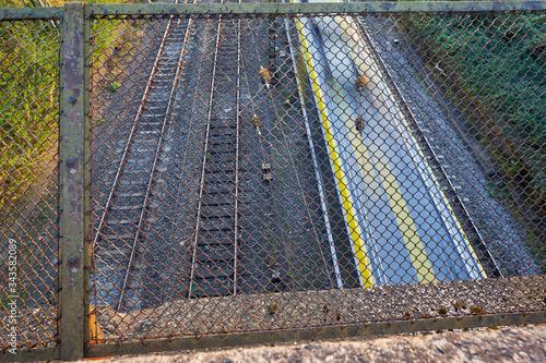 Personen Zug in gelb fährt schnell in den Tunnel, Eisenbahn ist unscharf befindet sich rechts im Bild, Schienen verlaufen symetrisch. Stuttgart, Deutschland  photo