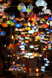 Lámpara coloridad árabes encendidas