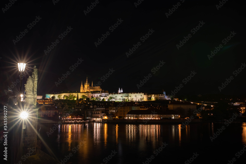 Fototapeta premium Beautiful panorama of the city of Prague. Vin da Vltava River, Prague Castle and the Old Town.