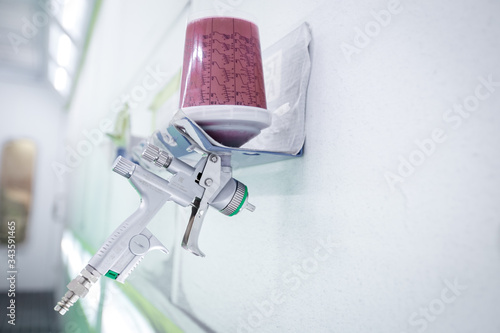Spray gun for painting structures in the garage