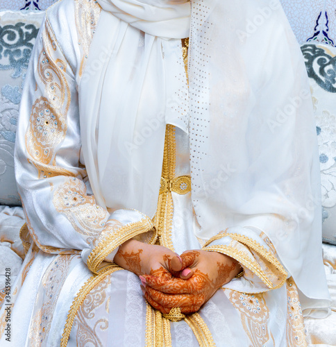 Caftan Moroccan white. Dressed by the Moroccan bride on her wedding day

