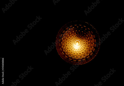 Fotografía abstracta de una lámpara de techo photo