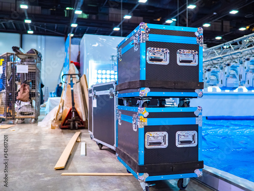 Suitcases with wheels for t...