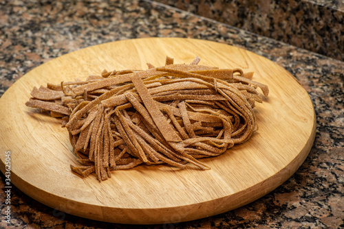 Amasando pastas integrales caseras photo