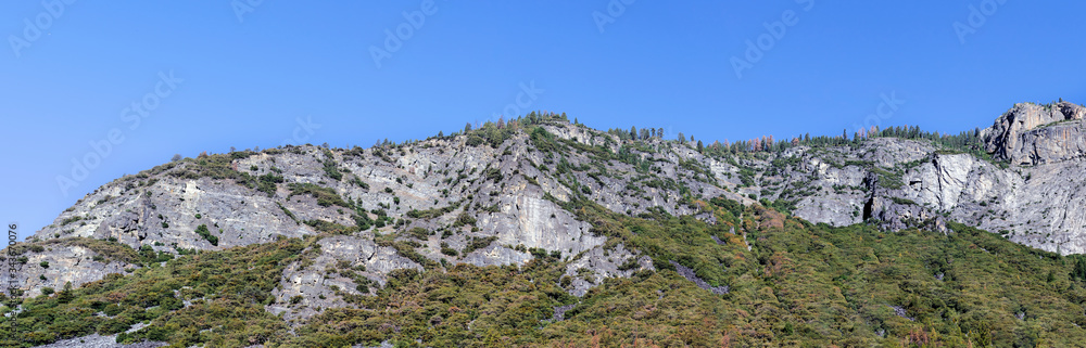 Naklejka premium Landscape along the road near Yosemite National Park in California, USA.