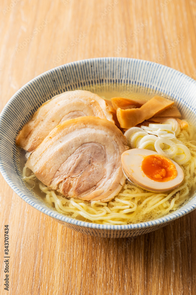 塩ラーメン Shio Ramen (Japanese salt flavour noodle) 塩ラーメン Shio Ramen (Japanese salt flavour noodle)