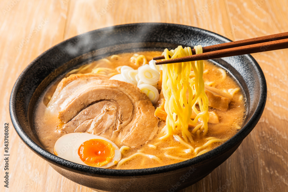 味噌ラーメン　Miso Ramen (Japanese soy bean noodle)