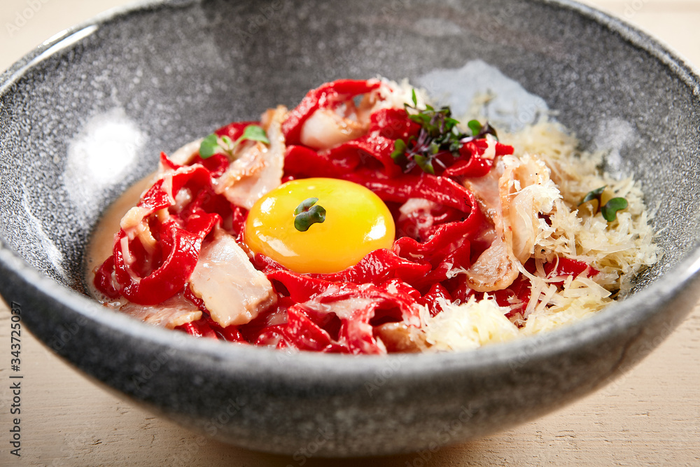 Red carbonara La Classic in gray bowl Red carbonara La Classic in gray bowl
