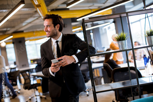 Young businessman wearing b...