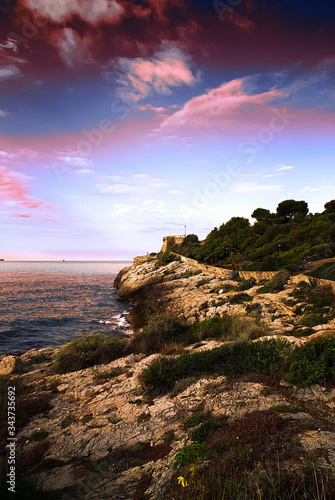 el Mar Mediterráneo en la Costa Dorada en Tarragona (España)