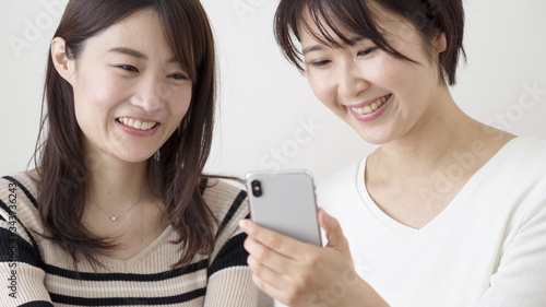 女性 友達 スマホ