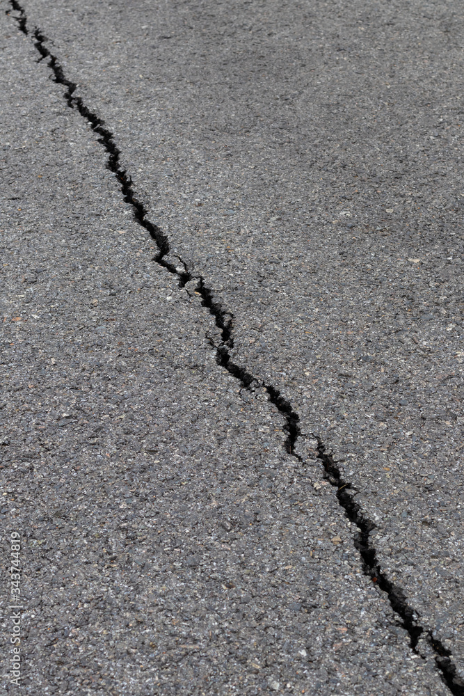 Obraz premium The surface asphalt cracking linear curve.