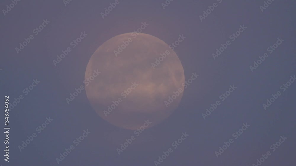 Full moon on the morning sky with fog, emsland, germany
Full moon on the morning sky with fog, emsland, germany